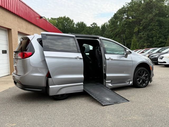 Used 2020 Chrysler Pacifica